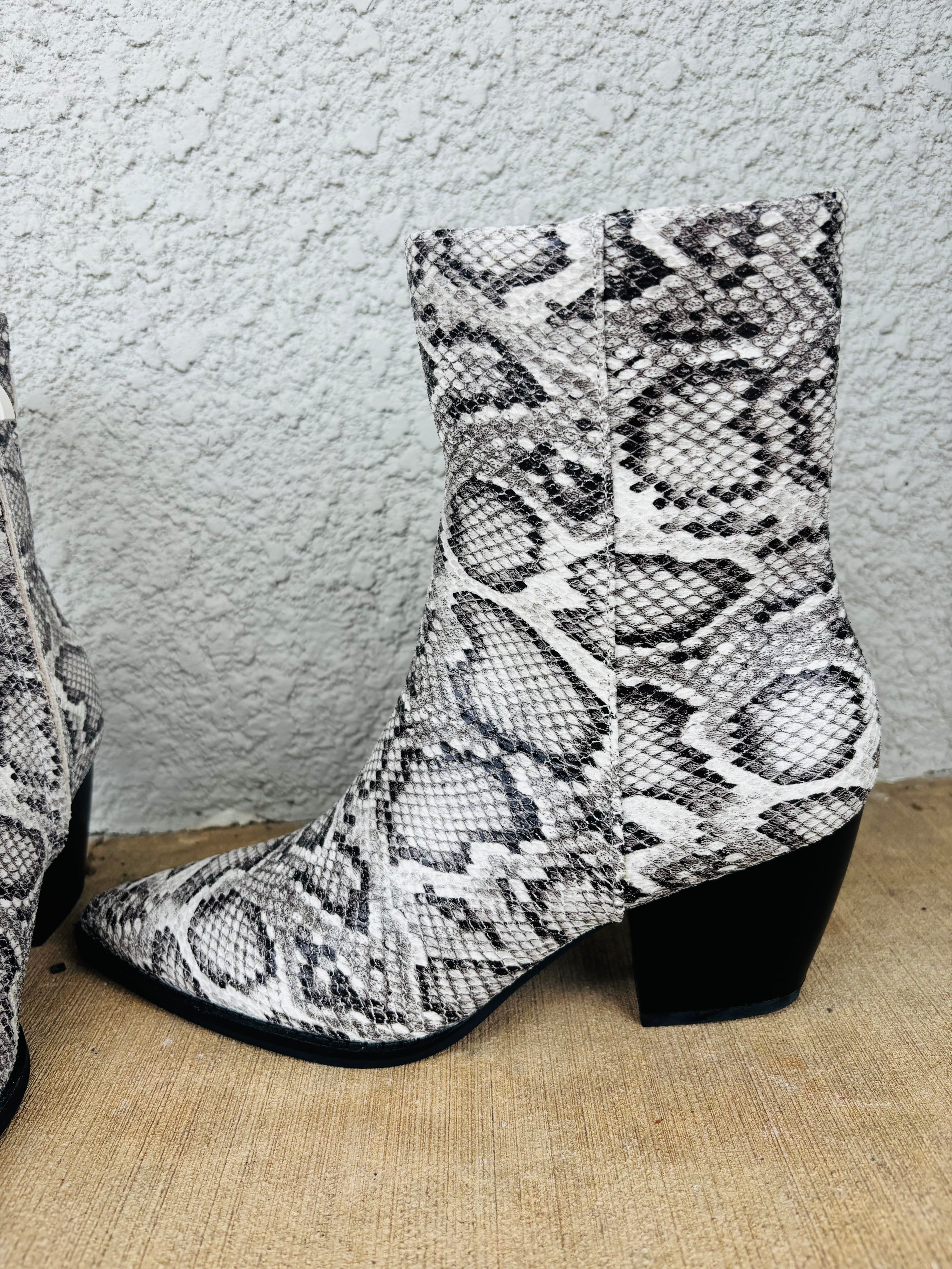 UMA Snake Boots
