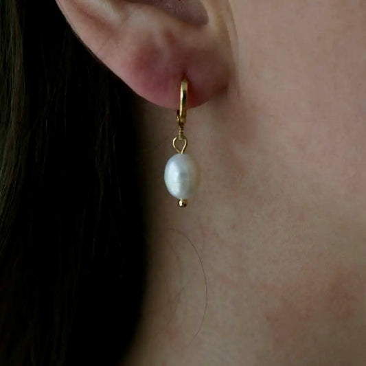 Essential Pearl Earring