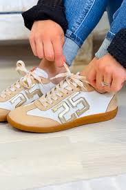 Retro 25 Sneakers